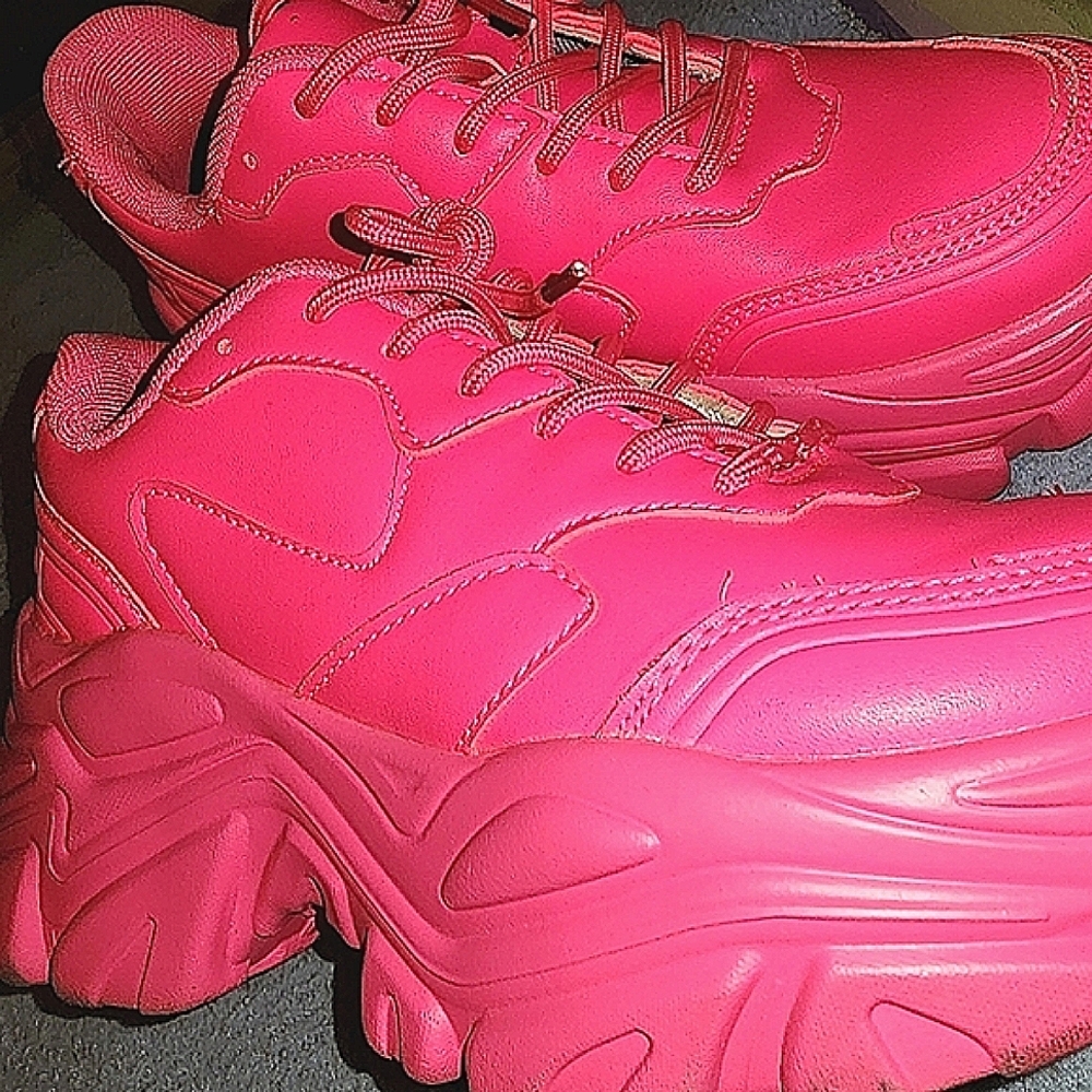 CHUNKY NEON PINK SNEAKERS